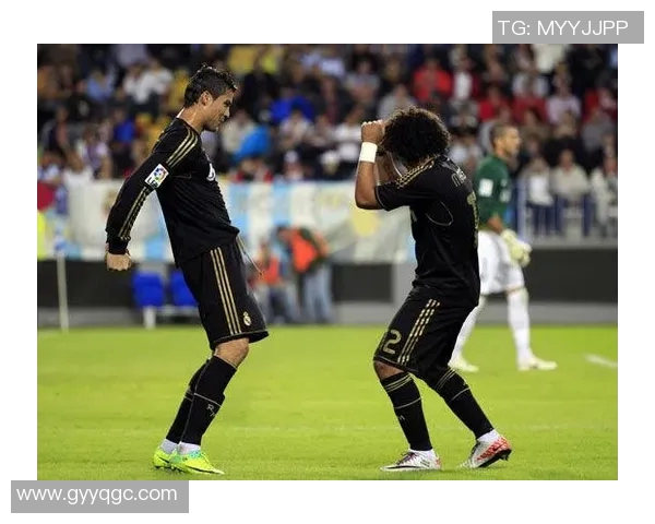 足球巨星理发风潮引爆时尚球场内外粉丝争相模仿新潮造型 足球巨星理发风潮引爆时尚球场内外粉丝争相模仿新潮造型