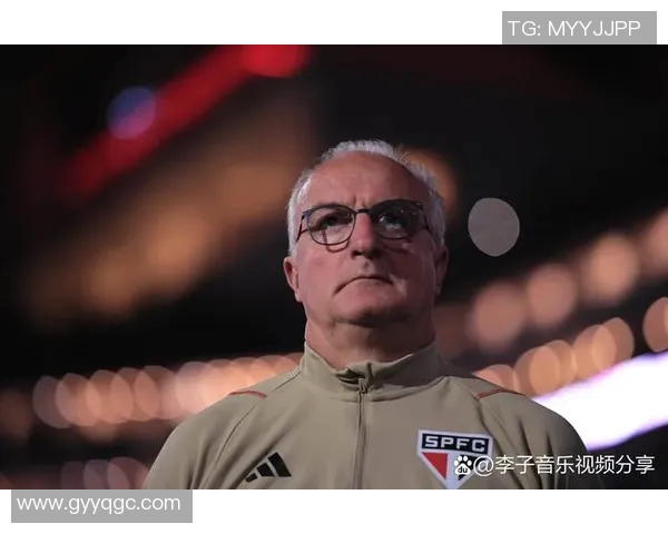 足球星片:探索足球世界的珍贵瞬间与球员背后的故事 足球星片:探索足球世界的珍贵瞬间与球员背后的故事